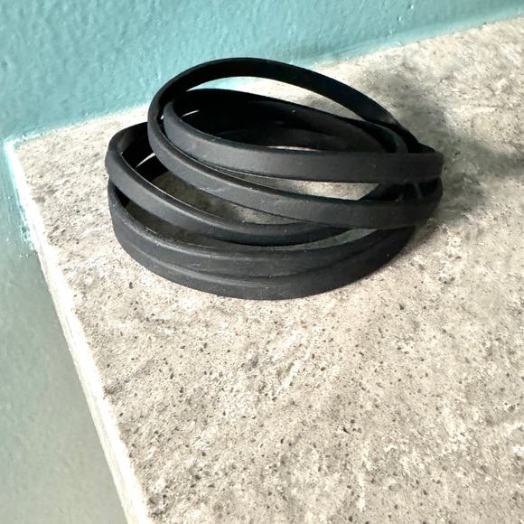 Hot Topic Black Rubber Gummy Bracelets 15 pc Silicone Jelly Wristbands 80s set - Picture 2 of 9